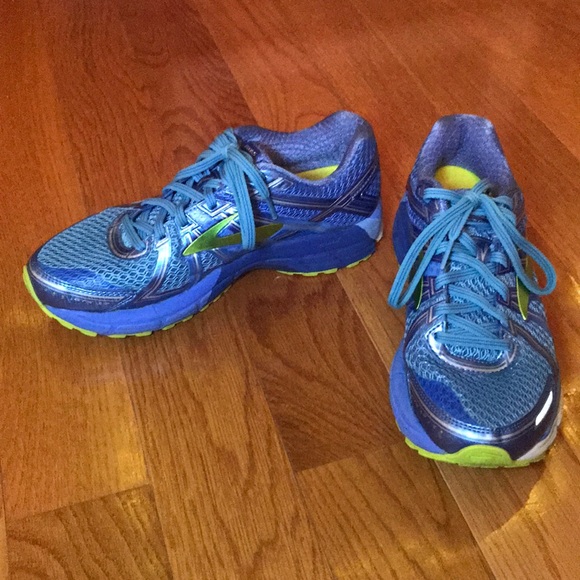 brooks running shoes gts 17